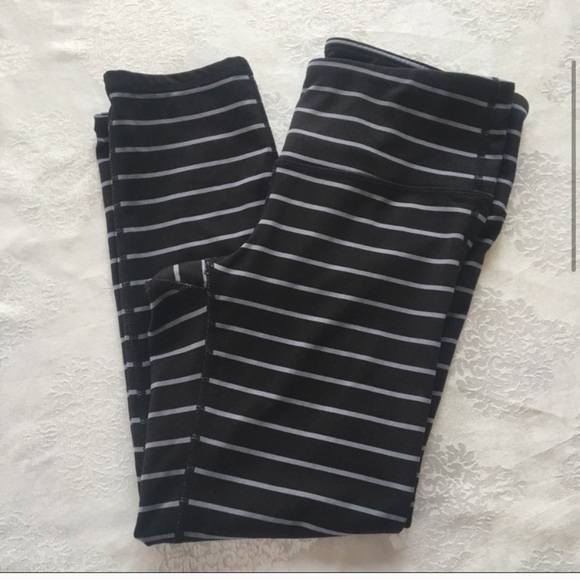 Athleta Stripes Chatarunga Capri Legging XS - Picture 2 of 7